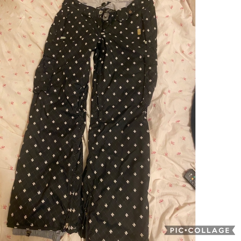DC logo snow pant blank/white Size M like new